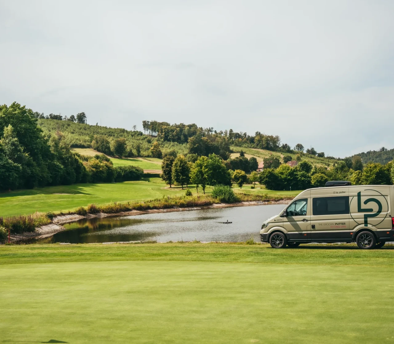 LP-Putter Van auf dem Golfplatz