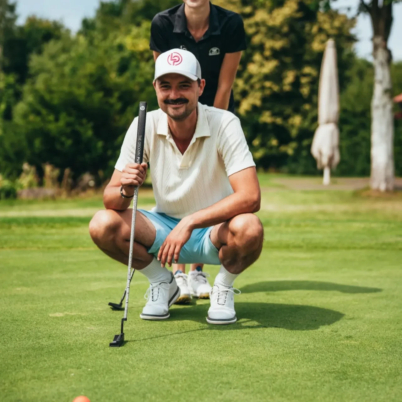 Andreas Bollmeier mit LP-Cap auf dem Golfplatz